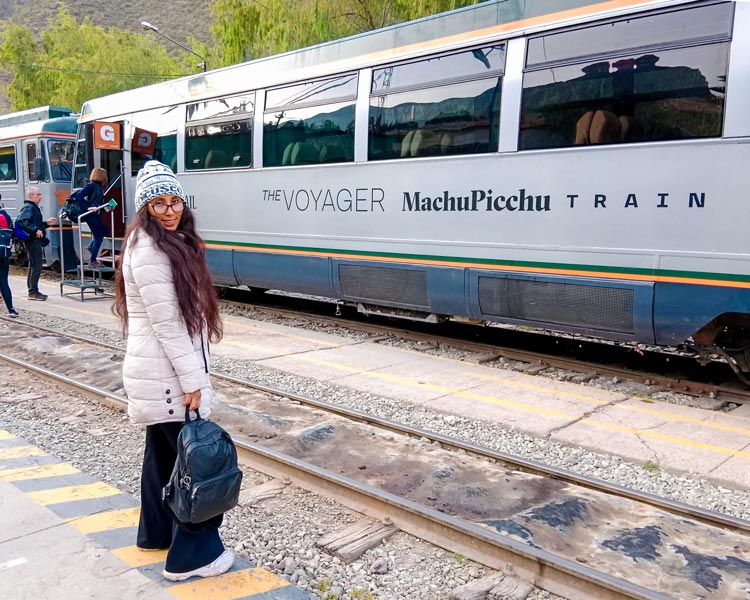 Is it better to take the train from Ollantaytambo or from Poroy?
