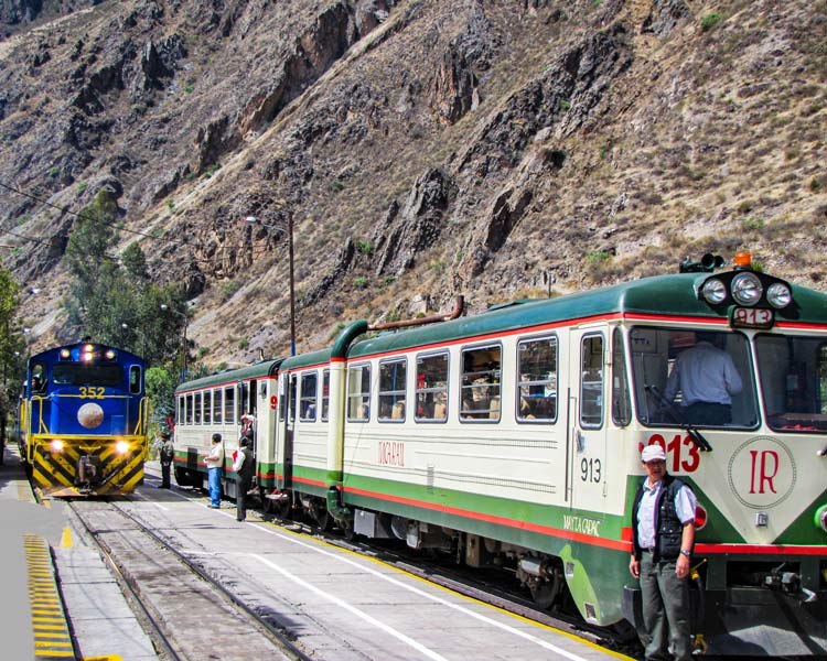 Differences between PeruRail and Inca Rail: which one to choose?